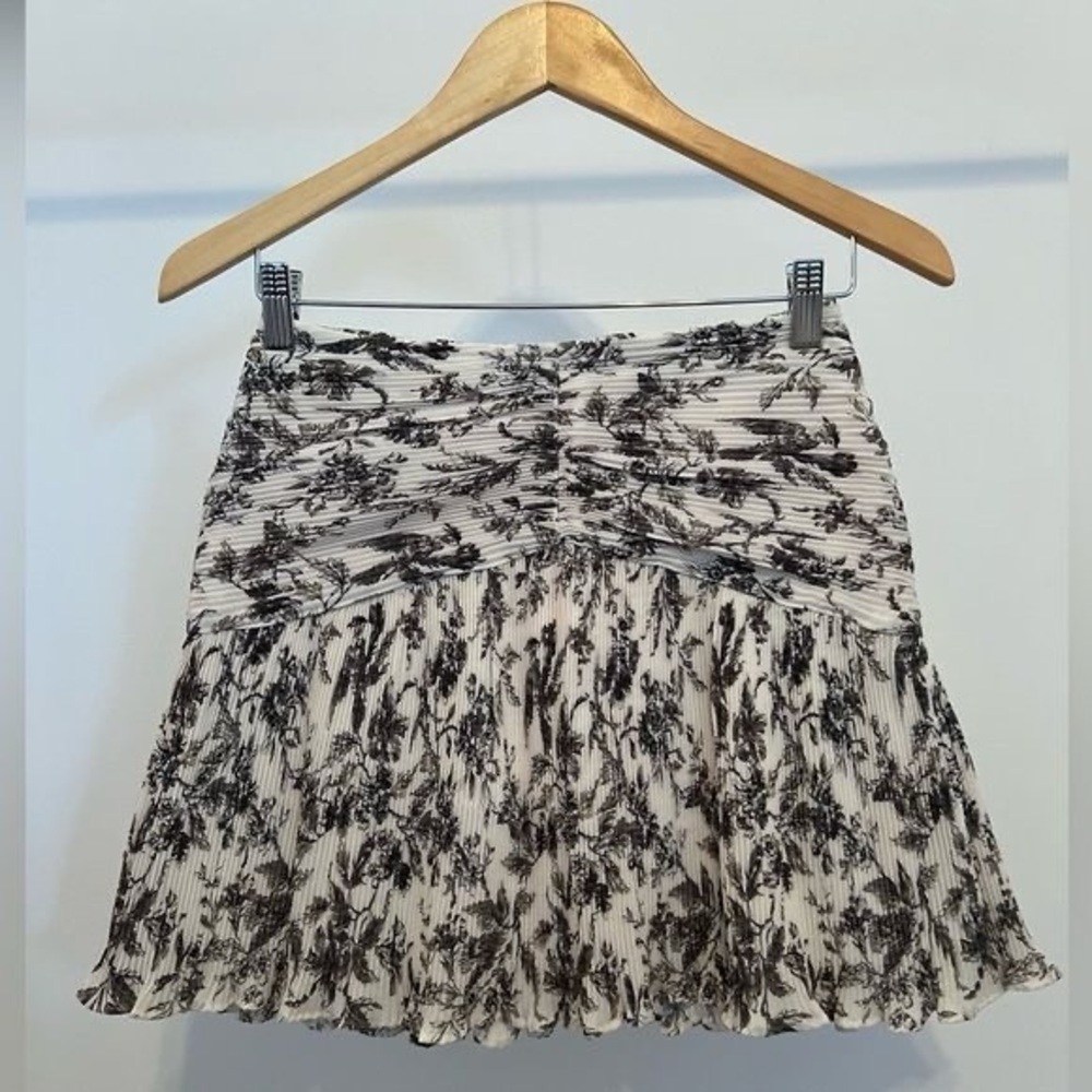 Express Ruched Fit and Flare Pleated Floral Cottage Core Mini Skirt Small